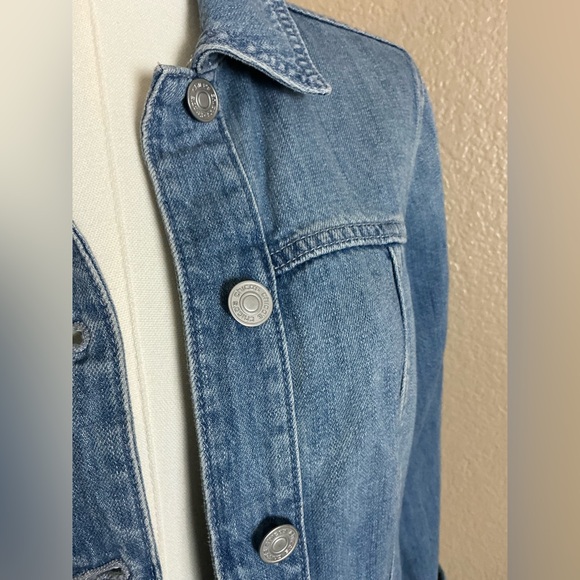 Chico’s Light Wash Denim Jacket – Button Front Stretch Jean Jacket – Size 0 (S) - Picture 4 of 9